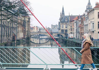 Sarah geniet van een ochtendwandeling door de binnenstad van Gent