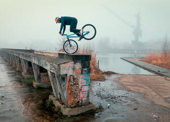 Kunst auf dem Fahrrad an den Docks