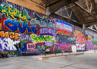 Street art muur op de Arsenaalsite