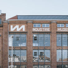 Vue de la façade du Musée de l'Industrie.
