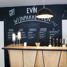 EVÍN Wine store & bar