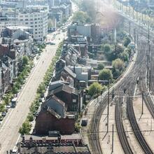 Bovenaanzicht Gent-Sint-Pieters station met treinsporen.
