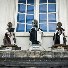 Estatuas de bronce Lena, Luna y Néstor